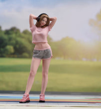 Load image into Gallery viewer, 1:24 Painted Figure Model Miniature Resin Diorama Headset Girl Casual Sporty
