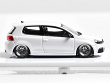 Load image into Gallery viewer, Maxwell 1:64 HEC White VW Golf GTI MK6 BBS Sports Model Diecast Metal Car New Collection
