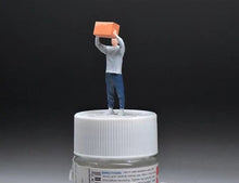 Load image into Gallery viewer, 1:64 Painted Figure Mini Model Miniature Resin Diorama Sand Man Lifting Box
