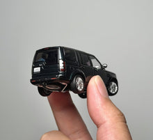 Load image into Gallery viewer, WHELART 1:64 2014 Green Discovery 4 ORV SUV Model Diecast Metal Car New Collection
