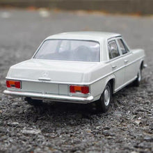 Load image into Gallery viewer, WELLY 1:24 Benz 220 Sedan Classic Vintage Model Diecast Metal Car Display
