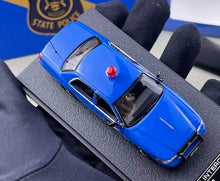 Load image into Gallery viewer, Rollin 1:64 Michigan MIPD Police CV CROWN VICTORIA Model Diecast Metal Car New Collection

