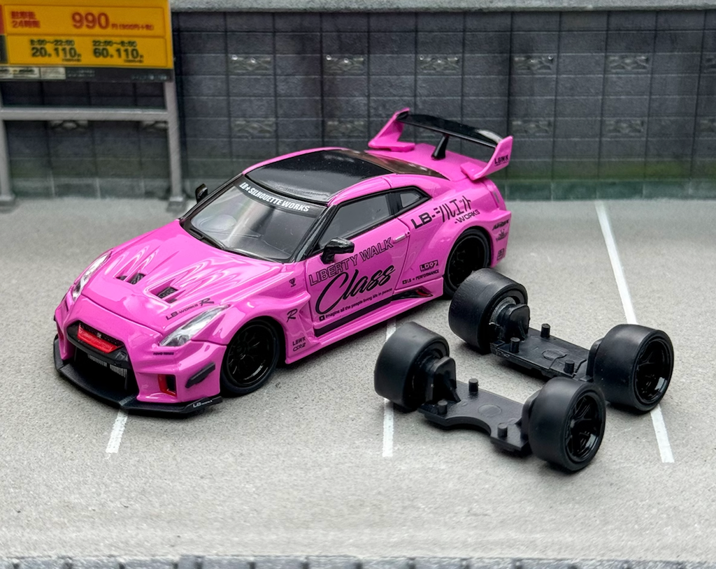 CM 1:64 JDM Pink LBWK GTR R35 35GT-RR Sports Model Diecast