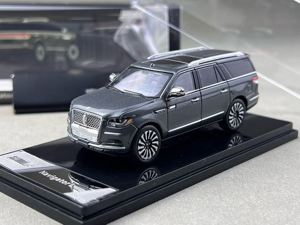 Shadow 1:64 Gray Navigator L Full Sized SUV Model Diecast Metal Car New Collection