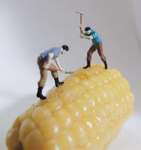 Load image into Gallery viewer, 1:64 Painted Figure Model Miniature Resin Diorama Sand Toy Miner Worker Rockman
