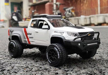 Load image into Gallery viewer, Maisto 1:27 2017 Colorado ZR2 Pickup Off Road Sports Model Diecast Metal Car
