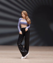 Load image into Gallery viewer, 1:24 Painted Figure Model Miniature Resin Diorama Fitness Lady Sporty Girl Woman
