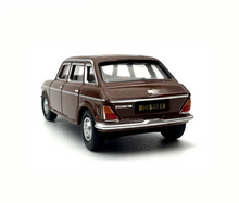 Load image into Gallery viewer, 1:76 1969 Austin Maxi Sedan Sports Classic Model Diecast Metal Car New Collection
