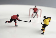 Load image into Gallery viewer, 1:64 Painted Figure Model Miniature Resin Diorama Ice Hockey Players Door Set 4p
