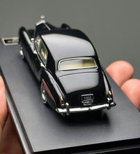 Load image into Gallery viewer, GFCC 1:64 Black 1955 Silver Cloud I Classic Vintage Model Diecast Metal Car
