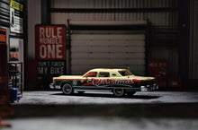 Load image into Gallery viewer, Sunstar 1:64 Christmas 1979 Lincoln Continental Town Model Diecast Metal Car
