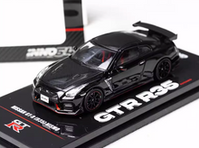 Load image into Gallery viewer, Inno 1:64 Black Carbon GTR R35 Nismo Sports Model Diecast Metal Car New Collection
