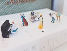 Load image into Gallery viewer, 1:64 Painted Figure Model Miniature Resin Diorama Sand Jazz Band Music Singer
