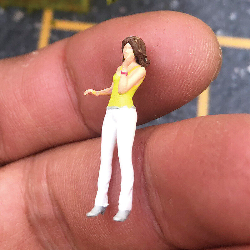 1:64 Painted Figure Mini Model Miniature Resin Diorama Elegant Lady Brown Hair