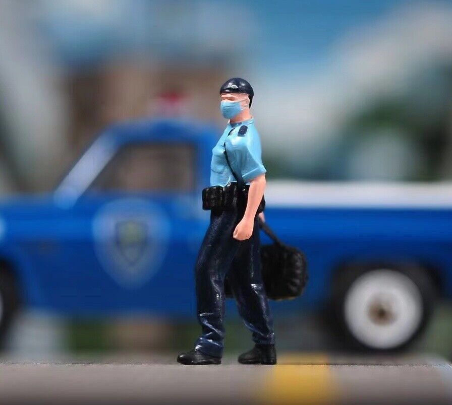 1:64 Painted Figure Model Miniature Resin Diorama Sand Hong Kong Policeman Toy Collection