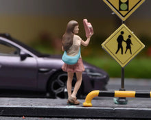 Load image into Gallery viewer, 1:64 Painted Figure Model Miniature Resin Diorama Toy Sand Pretty Girl With Hat
