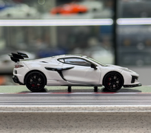 Load image into Gallery viewer, FW 1:64 White C8 ZR1 Coupe Sports Model Diecast Metal Car New Collection
