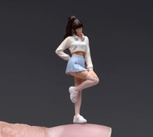 Load image into Gallery viewer, 1:24 Painted Figure Model Miniature Resin Diorama Sand  Headset Pretty Girl
