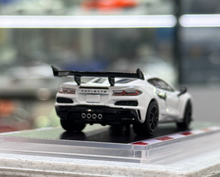 Load image into Gallery viewer, FW 1:64 White C8 ZR1 Coupe Sports Model Diecast Metal Car New Collection

