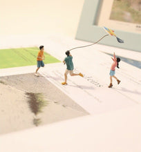 Load image into Gallery viewer, 1:64 Painted Figure Model Miniature Resin Diorama Outdoor Family Day Kiteflying
