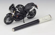 Load image into Gallery viewer, Bburago 1:18 2011 Black Speed Triple Sports Model Diecast Metal Motorcycle New
