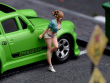 Load image into Gallery viewer, 1:24 Painted Figure Model Miniature Resin Diorama  Sand Hot Pants Pretty Girl
