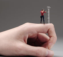 Load image into Gallery viewer, 1:64 Painted Unpainted Figure Model Miniature Resin Diorama Sand Girl Shooting New
