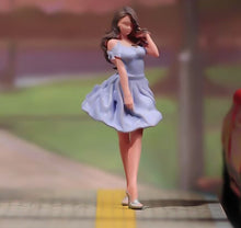 Load image into Gallery viewer, 1:64 Painted Figure Mini Model Miniature Resin Diorama Sand Purple Dress Lady

