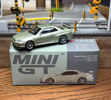 Load image into Gallery viewer, MINIGT 1:64 JDM Green Skyline GTR R34 V-Spec Sport Model Diecast Metal Car New Collection

