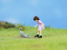 Load image into Gallery viewer, 1:64 Painted Figure Model Miniature Resin Diorama Sand Pet Walk Cat Kitten Toy
