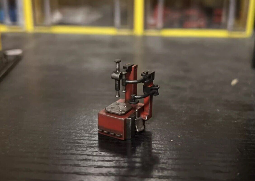 1:64 Painted Figure Model Miniature Resin Sand Tool Tire Removal Machine Toy Collection