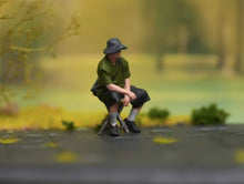 Load image into Gallery viewer, 1:64 Painted Figure Model Miniature Resin Diorama Sand Sitting Cool Hat Man Boy
