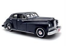 Load image into Gallery viewer, 1:87 Blue 1941 Packard Sedan Classic Vintage Model Diecast Metal Car New Collection
