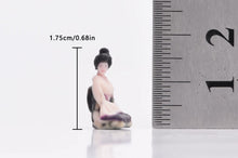 Load image into Gallery viewer, 1:64 Painted Figure Model Miniature Resin Sand Japanese Kimono Lady Kneelsitting
