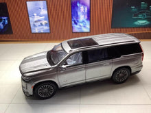 Load image into Gallery viewer, Masdi 1:64 Silver Escalade Full Size SUV Sports Model Diecast Metal Car New Collection
