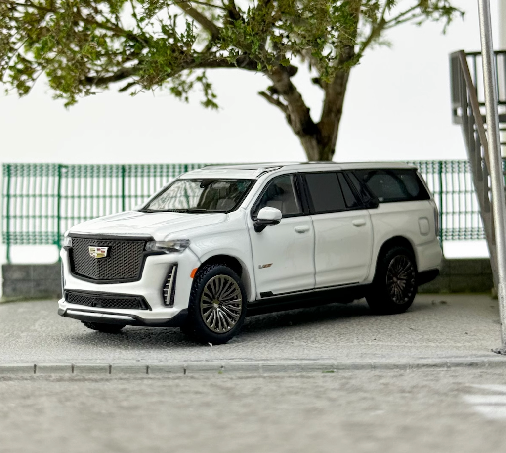 Shadow 1:64 White Escalade Full Sized SUV ESV Model Diecast Metal Car New Collection