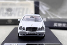 Load image into Gallery viewer, Maxwell 1:64 White E320 W210 Classic Sedan Sports Model Diecast Metal Car New Collection
