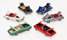 Load image into Gallery viewer, GFCC 1:64 1957 Benz 190SL Convertible Luxury Classic Model Diecast Metal Car
