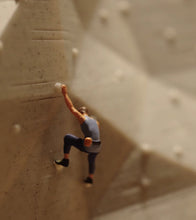 Load image into Gallery viewer, 1:64 Painted Figure Model Miniature Resin Diorama Sand Rock Climber 4 People SET

