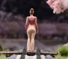Load image into Gallery viewer, 1:24 Painted Figure Model Miniature Resin Diorama  Sand Pink Top Lady Beauty
