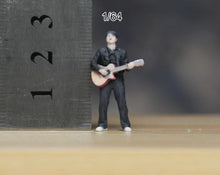 Load image into Gallery viewer, 1:64 Painted Figure Model Miniature Resin Diorama Sand Man Boy With Guitar Sing
