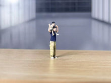 Load image into Gallery viewer, 1:64 Painted Figure Model Miniature Resin Diorama Sand Father and Son Man Boy
