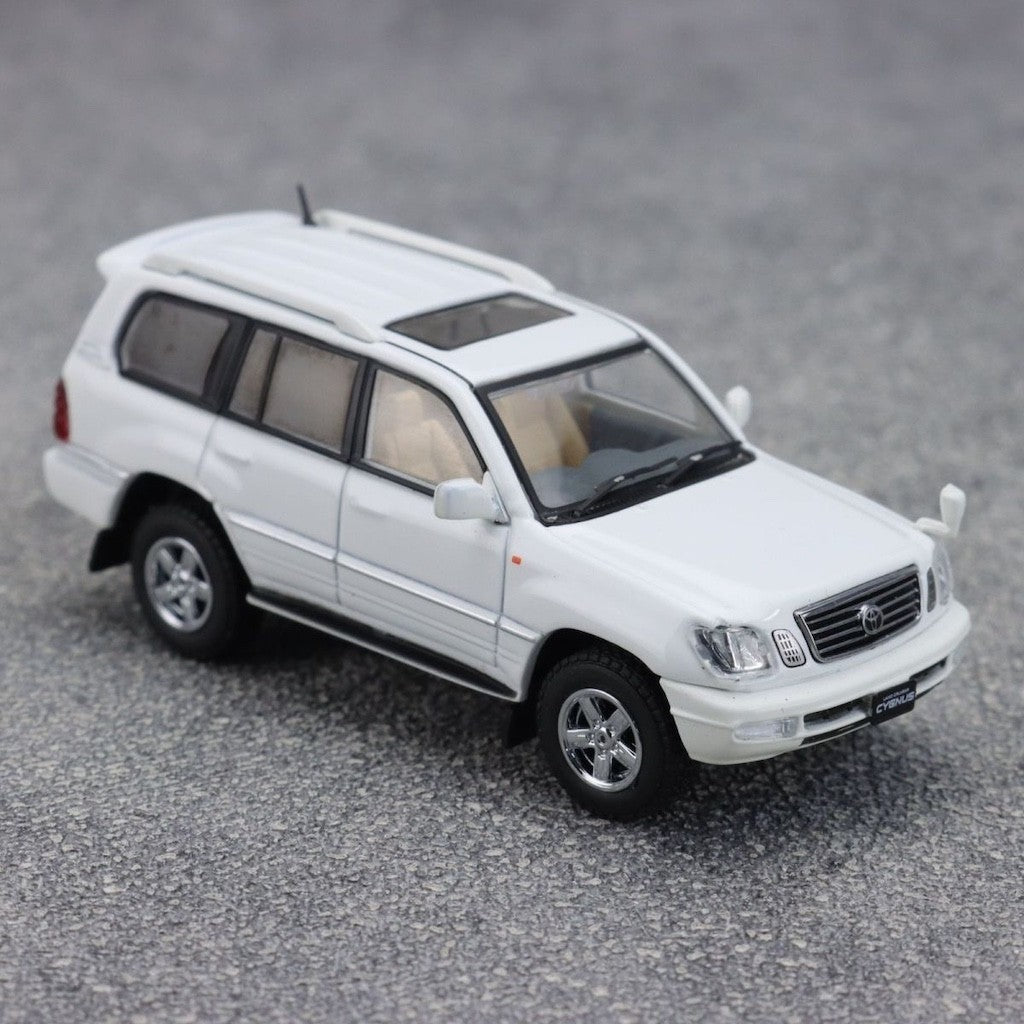 GCD 1:64 White Land Cruiser Cygnus V6 SUV ORV Model Diecast Metal Car New Collection