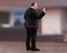 Load image into Gallery viewer, 1:24 Painted Figure Model Miniature Resin Diorama Sand Cigar Smoking Man in Suit
