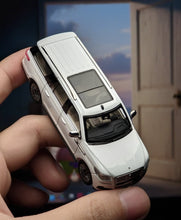 Load image into Gallery viewer, WTX 1:64 White Navigator L Full Sized SUV Sports Model Diecast Metal Car New Collection
