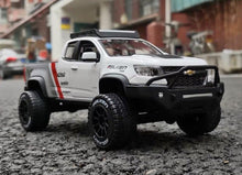Load image into Gallery viewer, Maisto 1:27 2017 Colorado ZR2 Pickup Off Road Sports Model Diecast Metal Car
