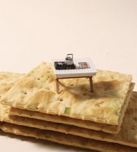 Load image into Gallery viewer, 1:64 Painted Figure Model Miniature Resin Diorama Sand Outdoor Picnic BBQ Party
