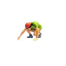 Load image into Gallery viewer, 1:64 Painted Figure Mini Model Miniature Resin Diorama Mountain Climer Climbing
