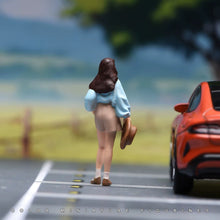 Load image into Gallery viewer, 1:24 Painted Figure Model Miniature Resin Diorama  Sand Brown Hair Girl Hat
