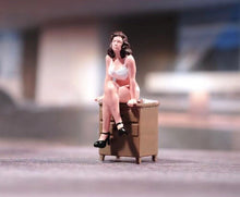 Load image into Gallery viewer, 1:64 Painted Figure Model Miniature Resin Diorama Lady Special Agent Cabinet Toy Collection
